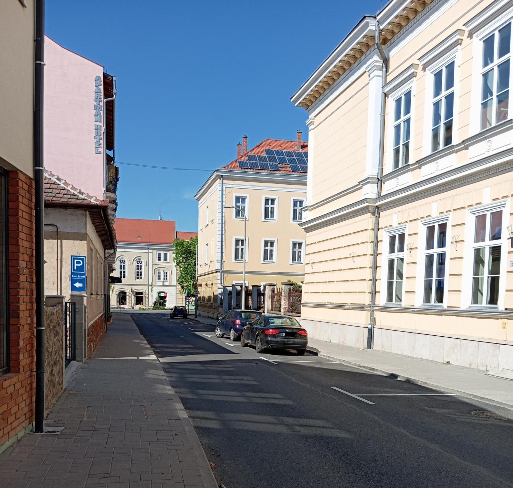 Szent Kristóf Apartmanhotel Zalaegerszeg Exterior foto
