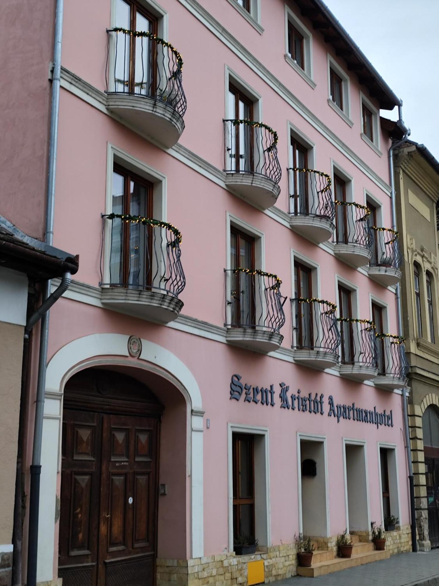 Szent Kristóf Apartmanhotel Zalaegerszeg Exterior foto